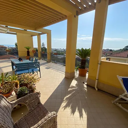 Spazioso Attico Vista Mare - Aia De Ma 12 Albenga